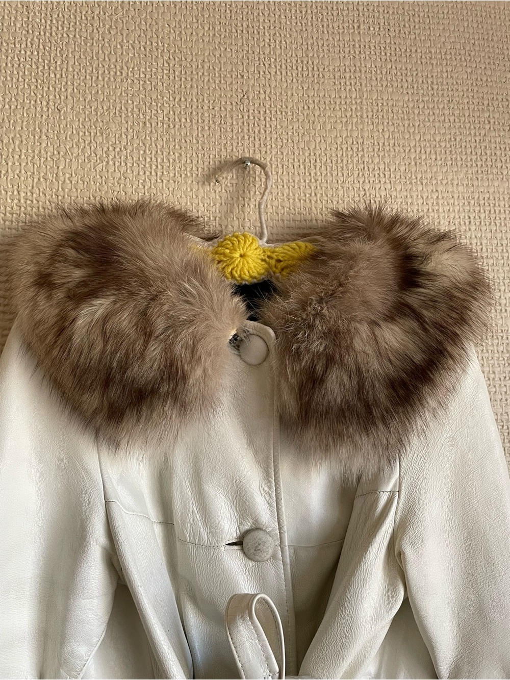 Women's White Leather Coat with Fur Trim - Picture 3 of 6